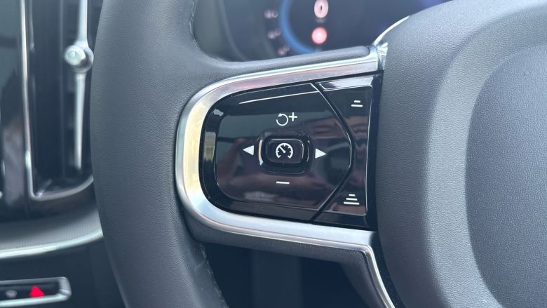 Volvo XC60 2.0 T6 [350] RC PHEV Plus Dark 5dr AWD Geartronic Estate